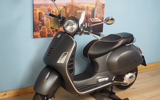 Gebrauchtmotorrad Vespa GTS 125 i.e. Super Sport - Bild 1 Gebrauchtmotorrad Vespa GTS 125 i.e. Super Sport - Bild 1