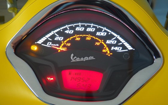 Gebrauchtmotorrad Vespa GTS 125 Supersport iGET - Bild 3 Gebrauchtmotorrad Vespa GTS 125 Supersport iGET - Bild 3