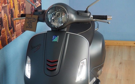 Gebrauchtmotorrad Vespa GTS 300 i.e. Super Sport - Bild 13 Gebrauchtmotorrad Vespa GTS 300 i.e. Super Sport - Bild 13