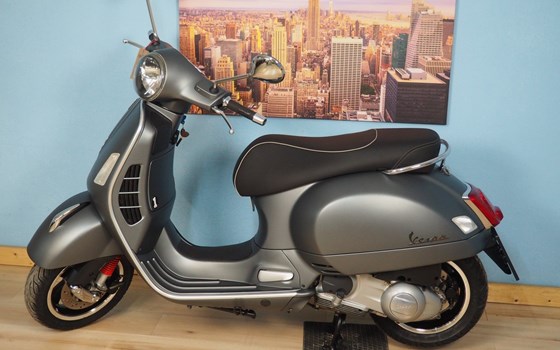 Gebrauchtmotorrad Vespa GTS 300 i.e. Super Sport - Bild 2 Gebrauchtmotorrad Vespa GTS 300 i.e. Super Sport - Bild 2