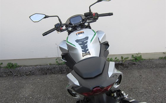 Gebrauchtmotorrad Kawasaki Z7 Hybrid - Bild 8