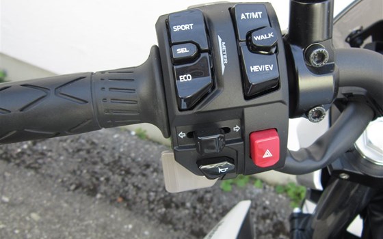 Gebrauchtmotorrad Kawasaki Z7 Hybrid - Bild 11
