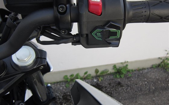 Gebrauchtmotorrad Kawasaki Z7 Hybrid - Bild 12