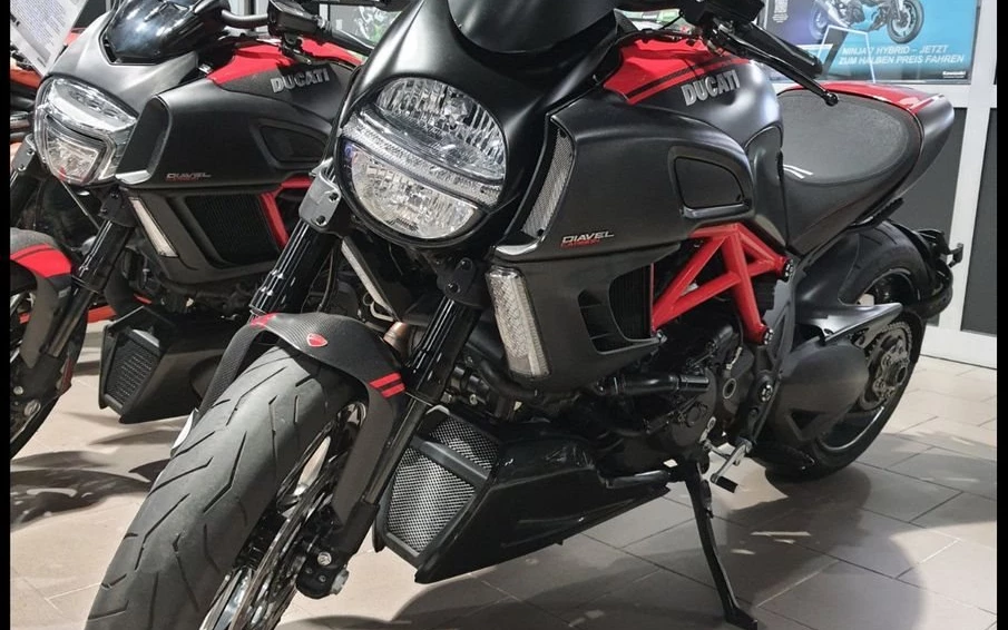 Angebot Ducati Diavel Carbon Bild 1: Angebot Ducati Diavel Carbon