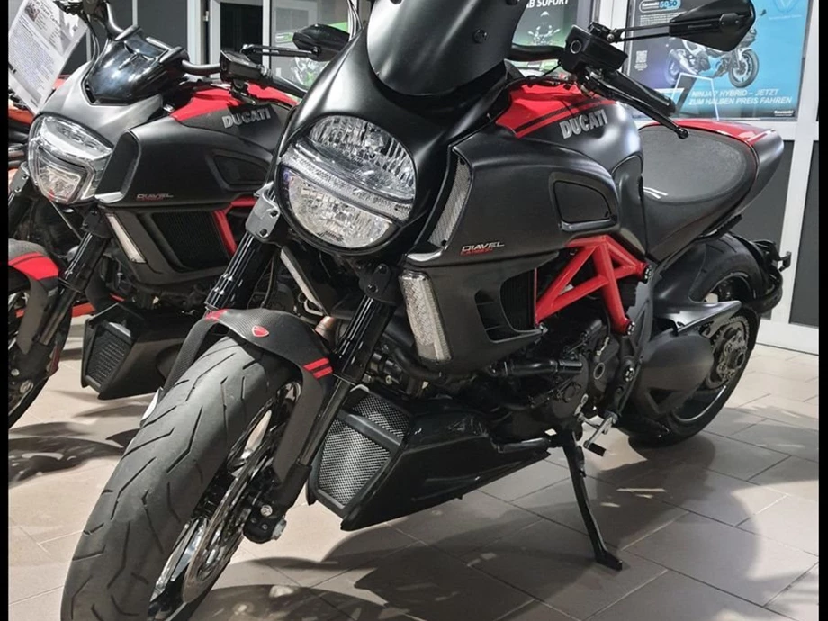 Angebot Ducati Diavel Carbon Bild 1: Angebot Ducati Diavel Carbon