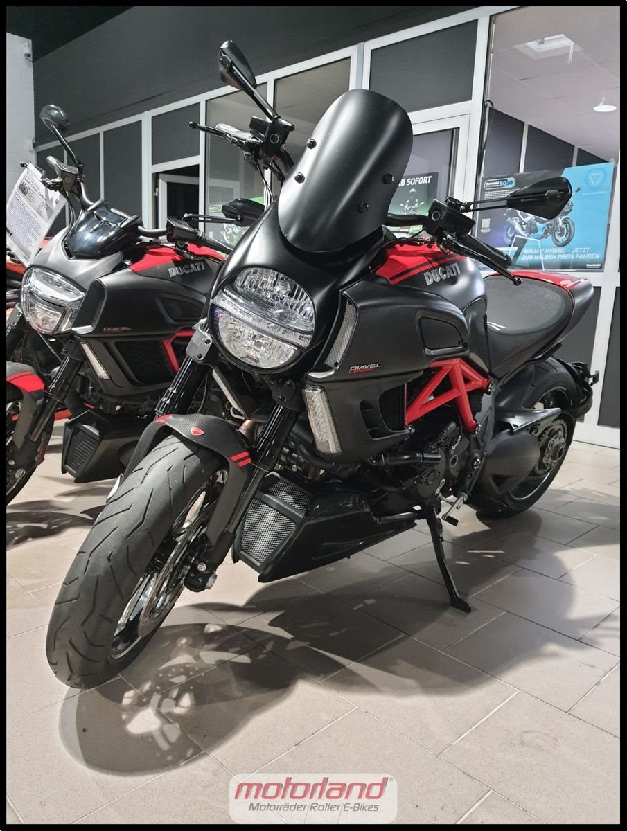 Ducati Diavel Carbon 1. Hand