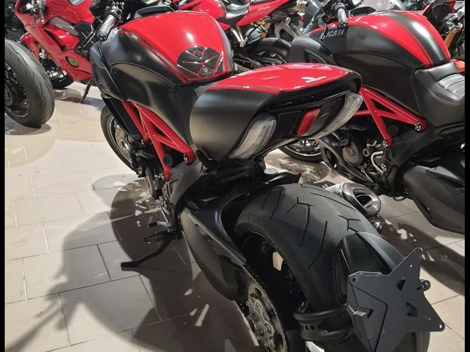 Angebot Ducati Diavel Carbon Bild 2: Angebot Ducati Diavel Carbon