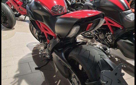 Gebrauchtmotorrad Ducati Diavel Carbon - Bild 2