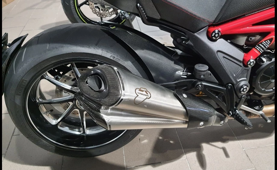 Angebot Ducati Diavel Carbon Bild 4: Angebot Ducati Diavel Carbon