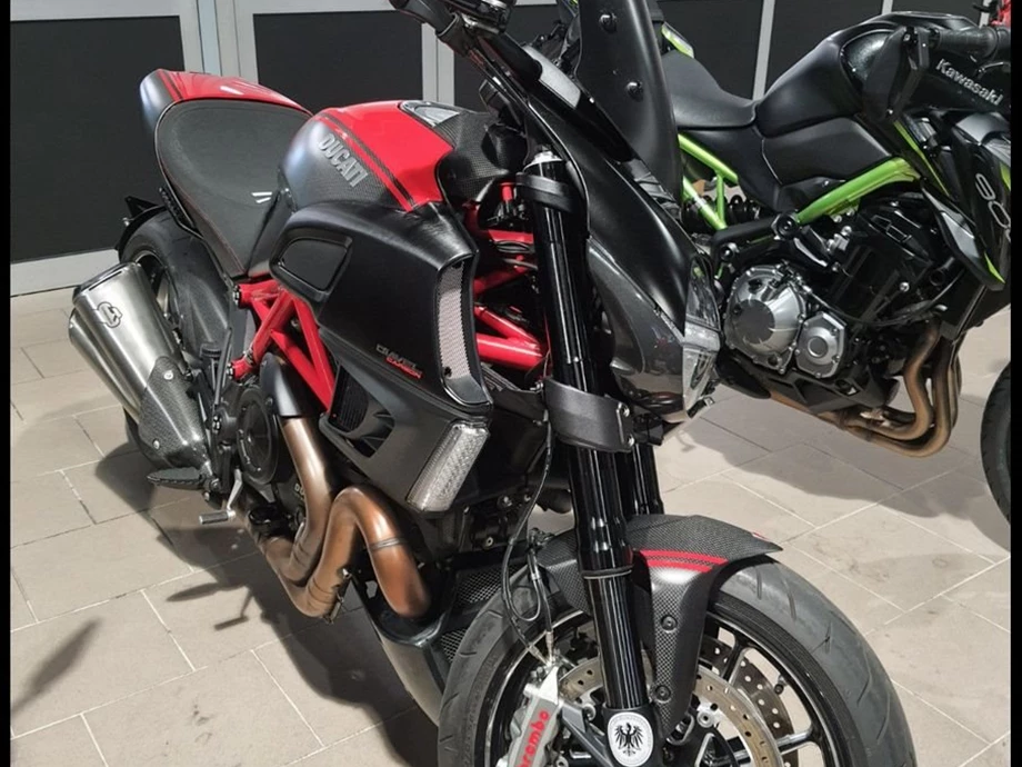 Angebot Ducati Diavel Carbon Bild 5: Angebot Ducati Diavel Carbon