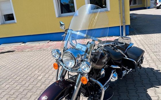Gebrauchtmotorrad Harley-Davidson Road King Classic FLHRC - Bild 2