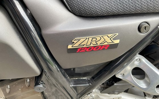 Gebrauchtmotorrad Kawasaki ZRX 1200 R - Bild 4 Gebrauchtmotorrad Kawasaki ZRX 1200 R - Bild 4