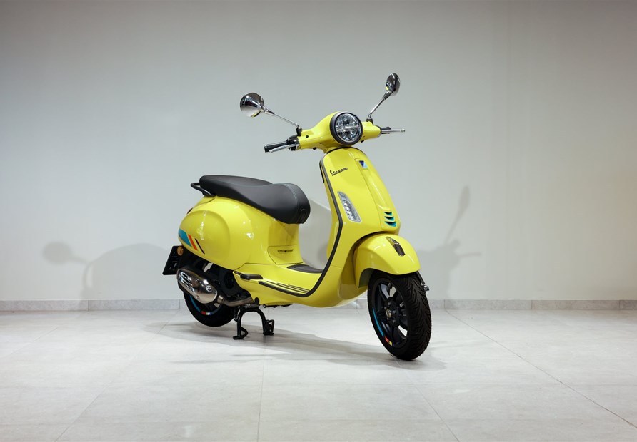 Vespa Primavera 125 S (Giallo Curioso)