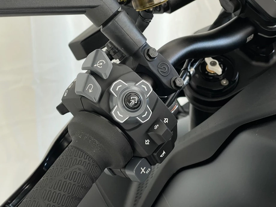 Angebot KTM 1390 Super Duke R Bild 10: Angebot KTM 1390 Super Duke R