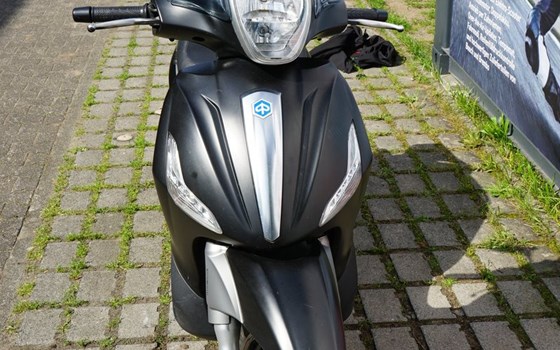 Gebrauchtmotorrad Piaggio Beverly 350ie Sport Touring - Bild 5
