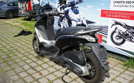 Gebrauchtmotorrad Piaggio Beverly 350ie Sport Touring - Bild 8