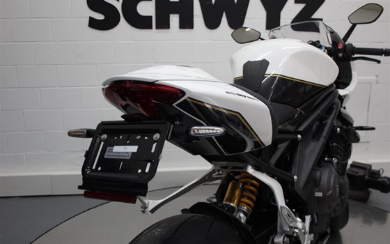 Motorrad Occasion Triumph Speed Triple 1200 RR - Bild 6