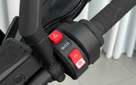 Gebrauchtmotorrad KTM 890 SMT - Bild 10 Gebrauchtmotorrad KTM 890 SMT - Bild 10