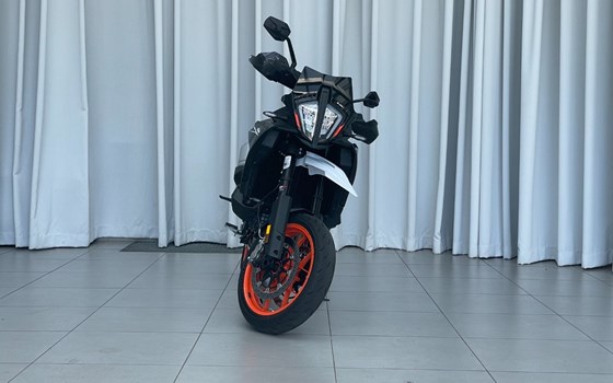 Gebrauchtmotorrad KTM 890 SMT - Bild 3 Gebrauchtmotorrad KTM 890 SMT - Bild 3