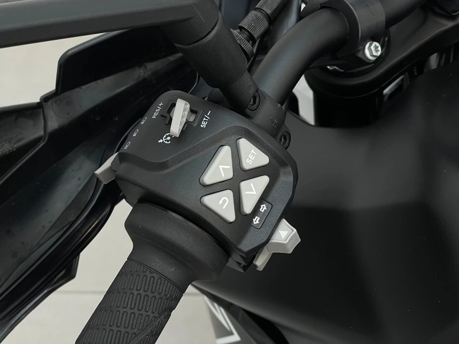 Angebot KTM 890 SMT Bild 9: Angebot KTM 890 SMT