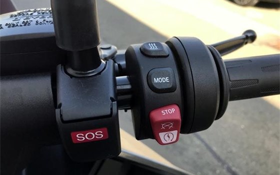 Gebrauchtmotorrad BMW CE 04 - Bild 6