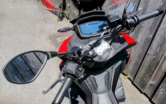 Gebrauchtmotorrad Aprilia SR GT 125 - Bild 4