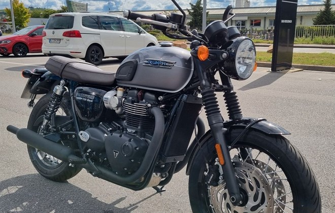 Triumph Bonneville T120 Black