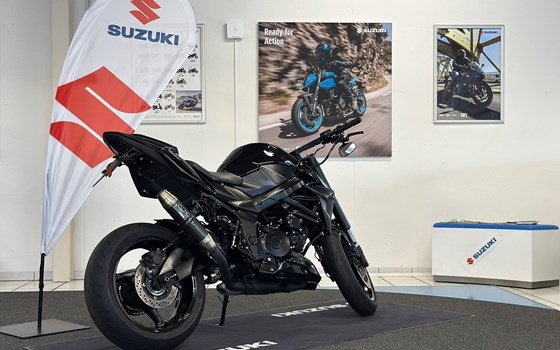 Gebrauchtmotorrad Suzuki GSR 750 - Bild 3