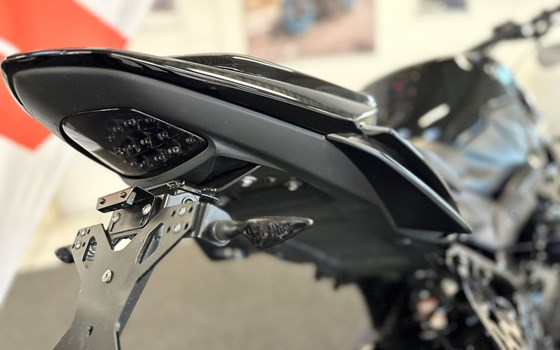 Gebrauchtmotorrad Suzuki GSR 750 - Bild 5