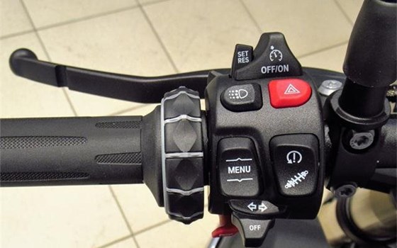 Gebrauchtmotorrad BMW S 1000 R - Bild 7 Gebrauchtmotorrad BMW S 1000 R - Bild 7