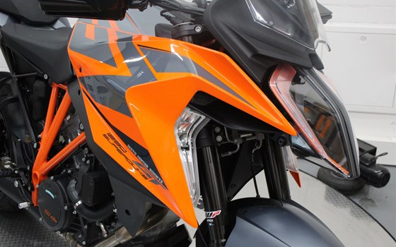 Motorrad Occasion KTM 1290 Super Duke GT - Bild 8