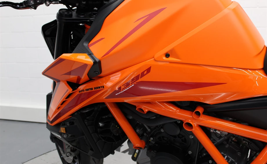 Angebot KTM 1390 Super Duke R EVO Bild 7: Angebot KTM 1390 Super Duke R EVO
