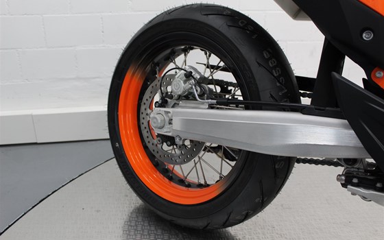 Neufahrzeug KTM 690 SMC R - Bild 7
