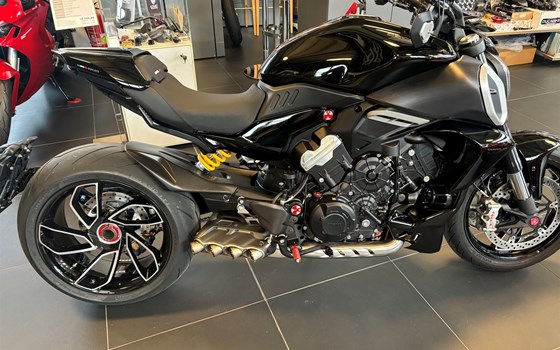 Gebrauchtmotorrad Ducati Diavel V4 - Bild 1 Gebrauchtmotorrad Ducati Diavel V4 - Bild 1