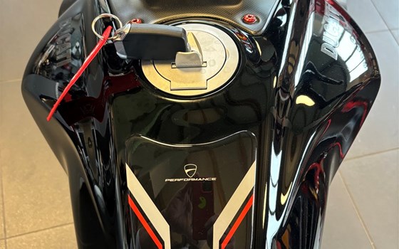 Gebrauchtmotorrad Ducati Diavel V4 - Bild 4 Gebrauchtmotorrad Ducati Diavel V4 - Bild 4