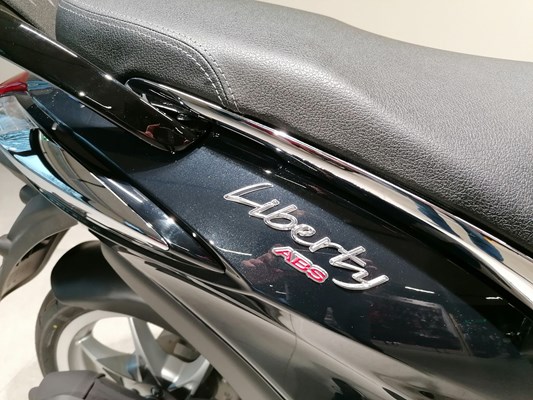 Piaggio Liberty 125 IGET 4t 3V (Nero Abisso) - Bild 5