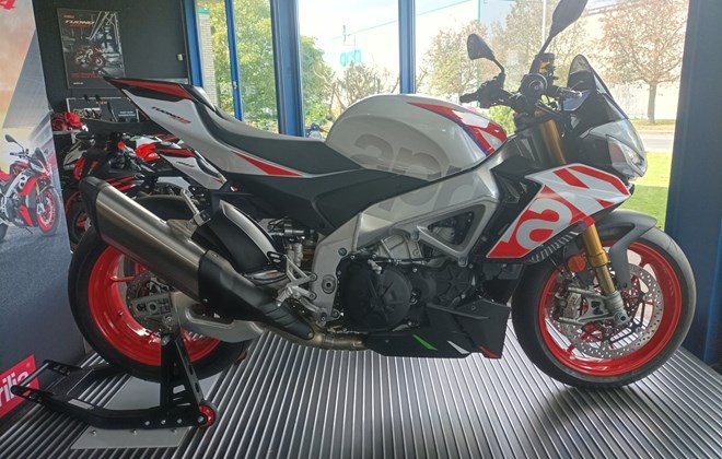 Aprilia Tuono V4 1100 Factory