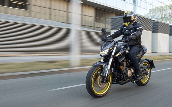 Gebrauchtmotorrad QJ Motor SRK 400 - Bild 5