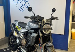 Neumotorrad Husqvarna Svartpilen 801