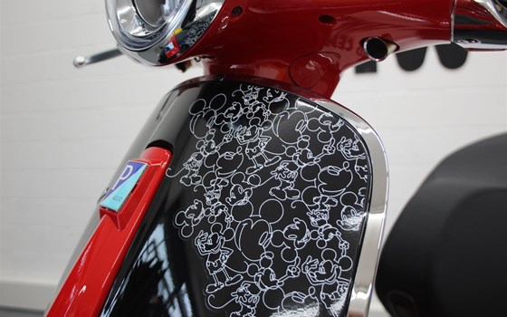 Neufahrzeug Vespa Primavera 125 Disney Mickey Mouse Edition - Bild 6