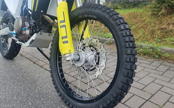 Gebrauchtmotorrad Husqvarna 701 Enduro - Bild 9