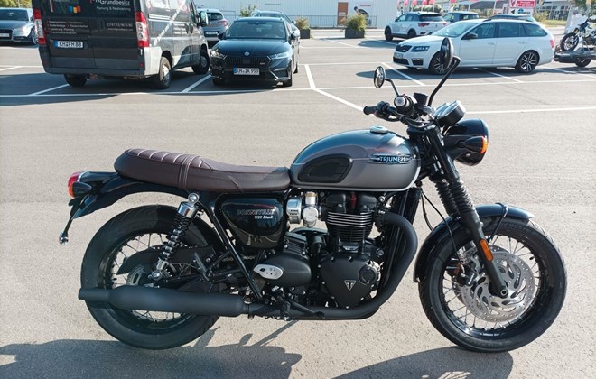 Triumph Bonneville T120 Black