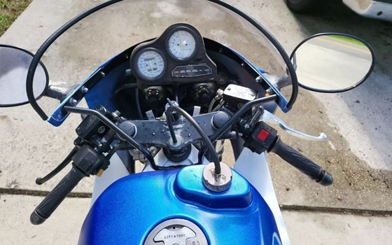 Gebrauchtmotorrad Suzuki GSX-R 750 - Bild 4 Gebrauchtmotorrad Suzuki GSX-R 750 - Bild 4