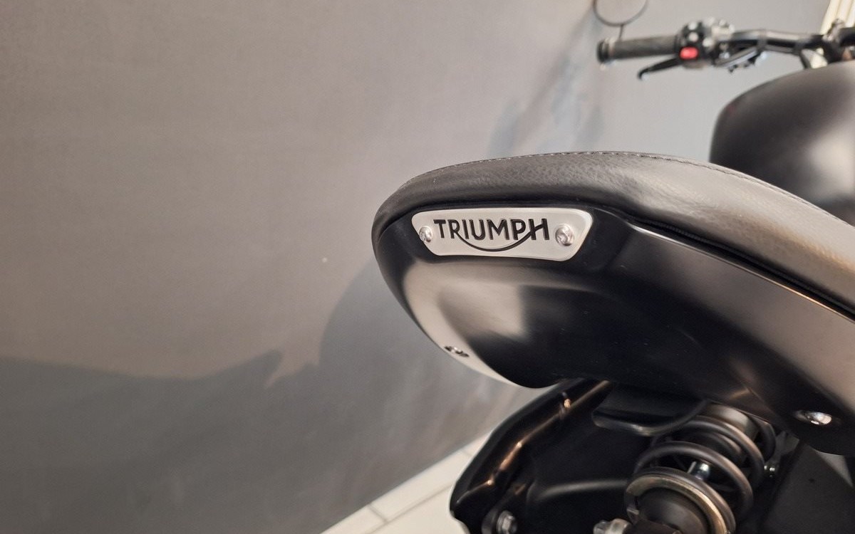 Angebot Triumph Bonneville Bobber Black