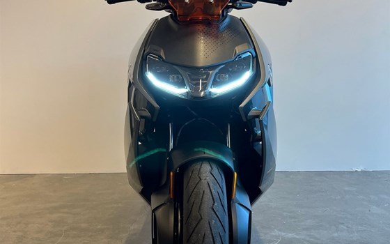 Gebrauchtmotorrad BMW CE 04 - Bild 2