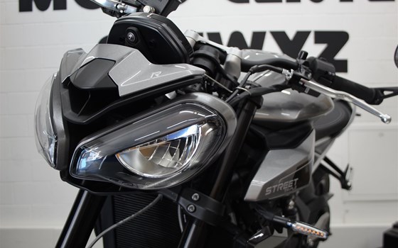 Motorrad Occasion Triumph Street Triple 765 R - Bild 6