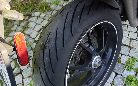 Gebrauchtmotorrad Triumph Speed Triple 1050 - Bild 1 Gebrauchtmotorrad Triumph Speed Triple 1050 - Bild 1