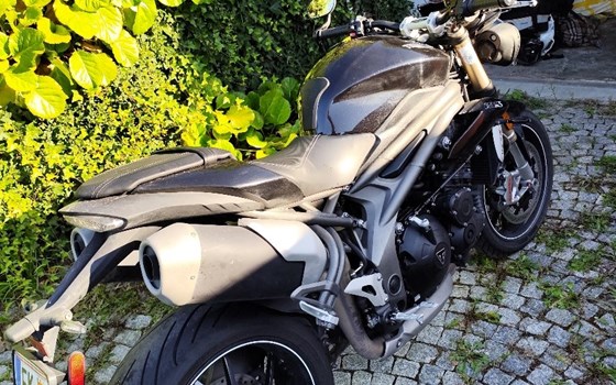 Gebrauchtmotorrad Triumph Speed Triple 1050 - Bild 5 Gebrauchtmotorrad Triumph Speed Triple 1050 - Bild 5