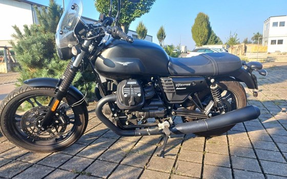 Gebrauchtmotorrad Moto Guzzi V7 III Stone - Bild 1