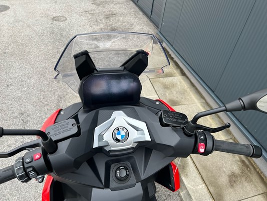 BMW C 400 X (racing red uni) - Bild 4